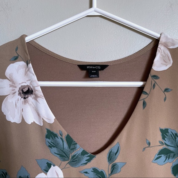 RW&Co  Floral Top - Picture 2 of 6